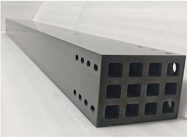 Lightweight SiC hollow beams / 輕量化 SiC 中空橫梁