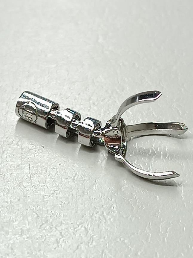 Articulated one-piece mechanism / 一體成形活動機構